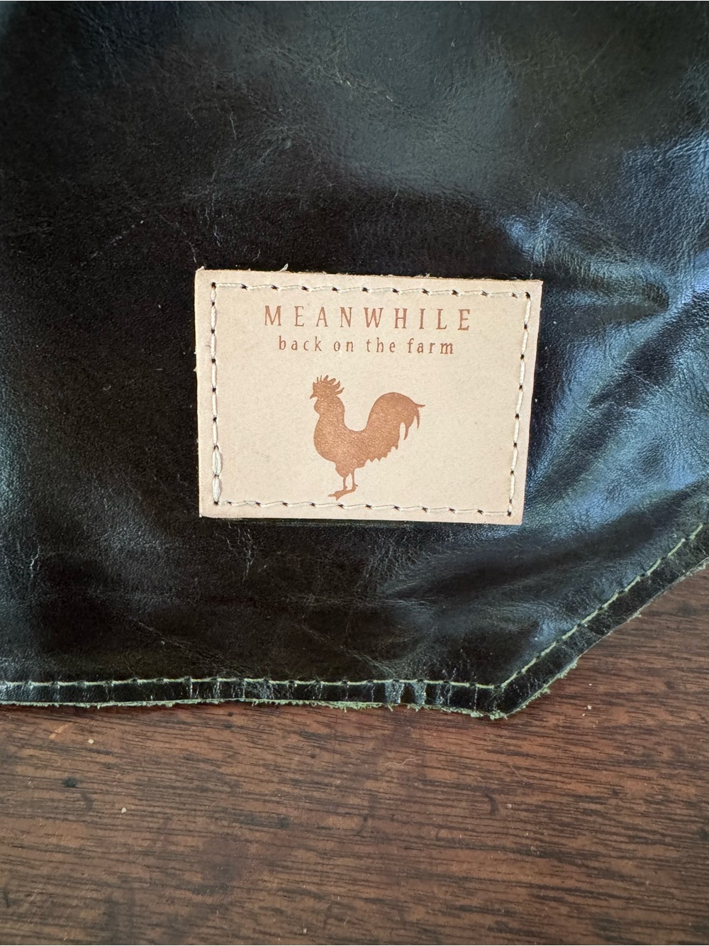 Meanwhile Back On The Farm green Leather Wristlet - Picture 2 of 8